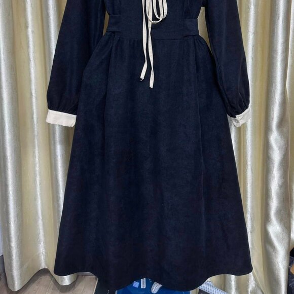 🎀 Black Dress with Oversized Cream Collar - Picture 3 of 3